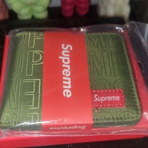 Custom supreme wallet